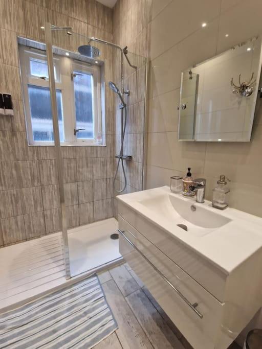 Quintessentially 'London' Flat Exterior photo