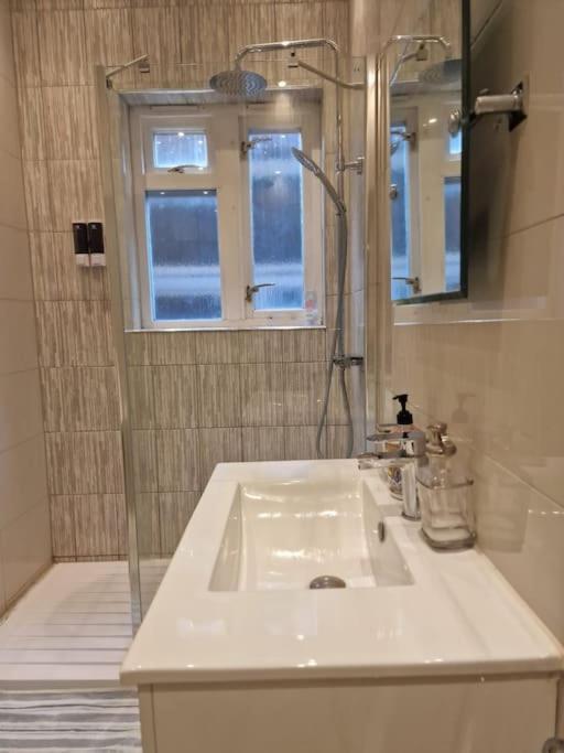 Quintessentially 'London' Flat Exterior photo